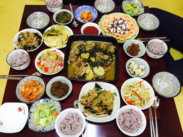 엄마의 고기 만찬 이미지
