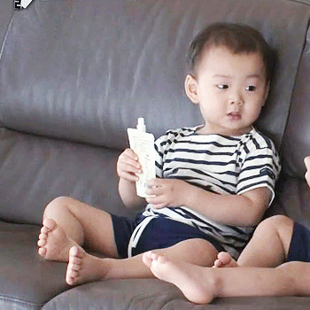 애교주머니를 가지고 태어난 모태귀요미 민국이 모음.gif (데이터주의) | 인스티즈