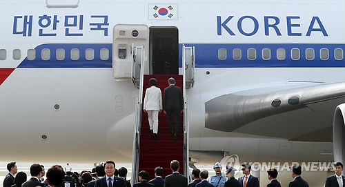 문재인 대통령님 내외 독일 출국 사진 | 인스티즈