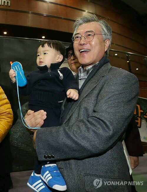 문재인과 어린이들.jpg(부제:아이패권주의) | 인스티즈