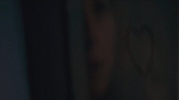 어떤 애기 어머님이 딸이 없어졌다고 비행기에서 난동을 부리시는 거에요.gif | 인스티즈