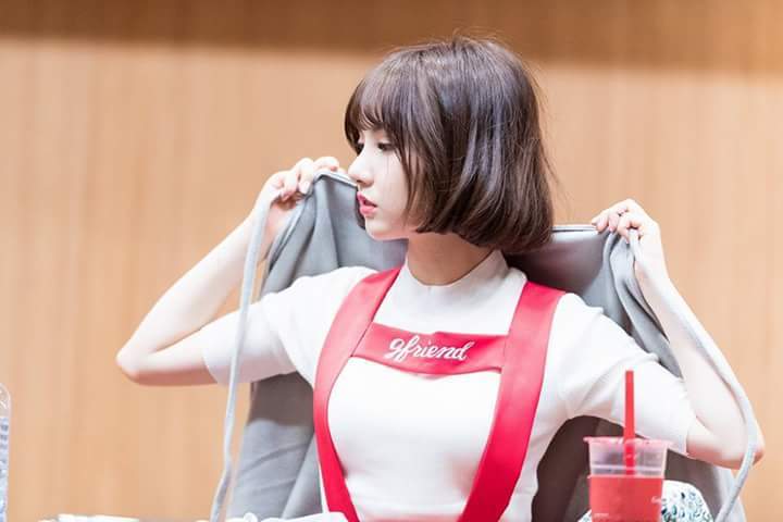 귀엽다고 난리인 고양이 망토 두른 여자친구 은하.jpg | 인스티즈
