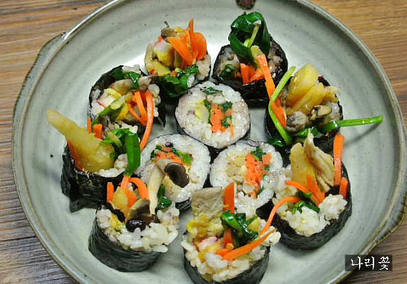 꼬다리김밥 이미지