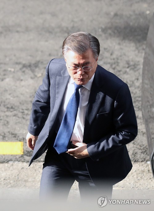 넥타이 매는걸 싫어한다는 문재인 | 인스티즈