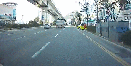 [블박] 소방관아저씨의 엄지척.gif | 인스티즈
