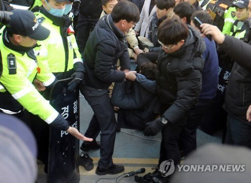 부산 동구의 소녀상 철거를 보면서 일본은 무슨 생각을 할까.jpg | 인스티즈