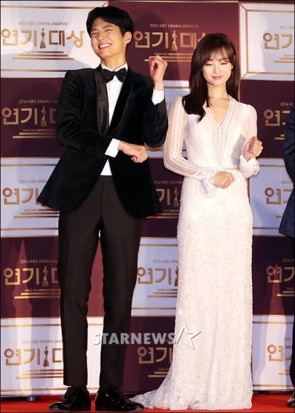 kbs 연기대상 mc 박보검 김지원 저년무 레드카펫.jpg | 인스티즈