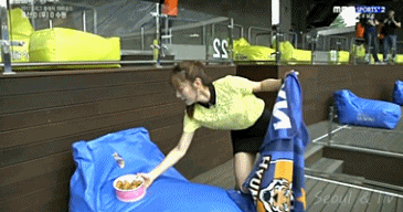 망연자실한 울산현대 女.gif | 인스티즈