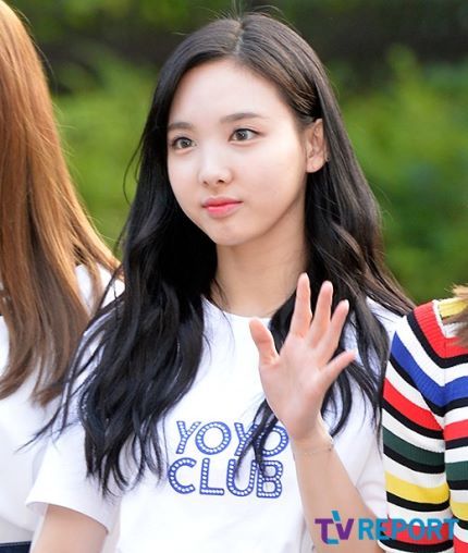 오늘자 트와이스 뮤직뱅크 리허설 출근길 | 인스티즈