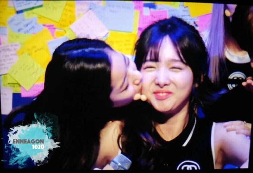 [트와이스] 뽀뽀덕후 나연이 인생 최고의 날 ㅋ | 인스티즈