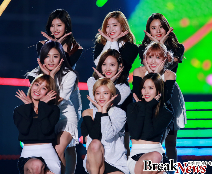 트와이스, 한터차트 집계 이래 걸그룹 최다 앨범 판매량 1위 등극..독보적 인기 | 인스티즈