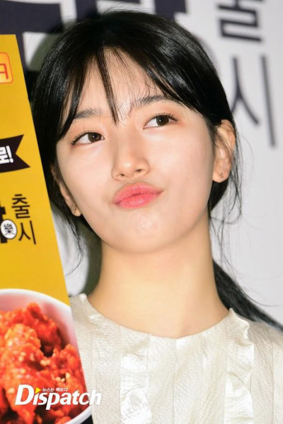 수지 피부가 좋다는 걸 느낄 수 있는 기사사진들 | 인스티즈