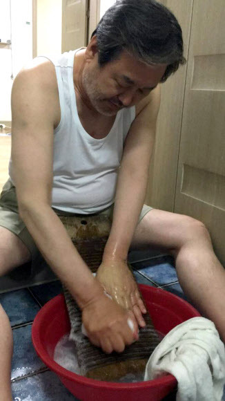 서민들과 함께하는 김무성.JPG | 인스티즈