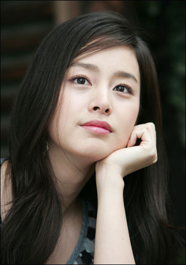 연기만 잘하면 완벽한 사기캐될거 같은 여배우 | 인스티즈
