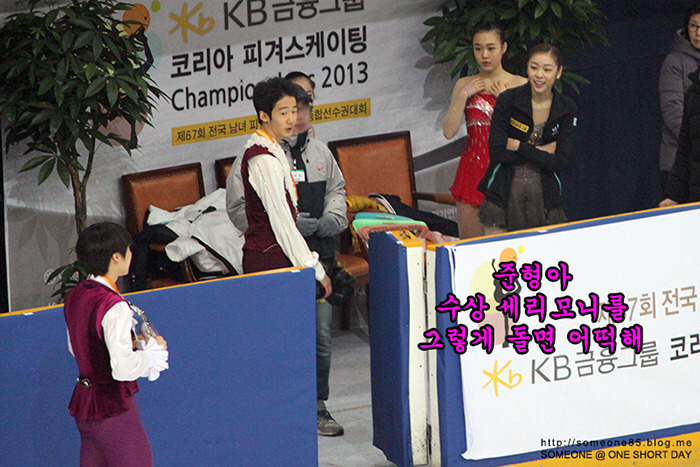 시상식에서 후배들 고나리하는 김연아.gif | 인스티즈