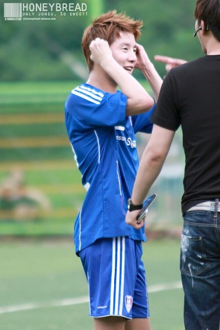  아이돌들의 특이한 손버릇.jpg | 인스티즈