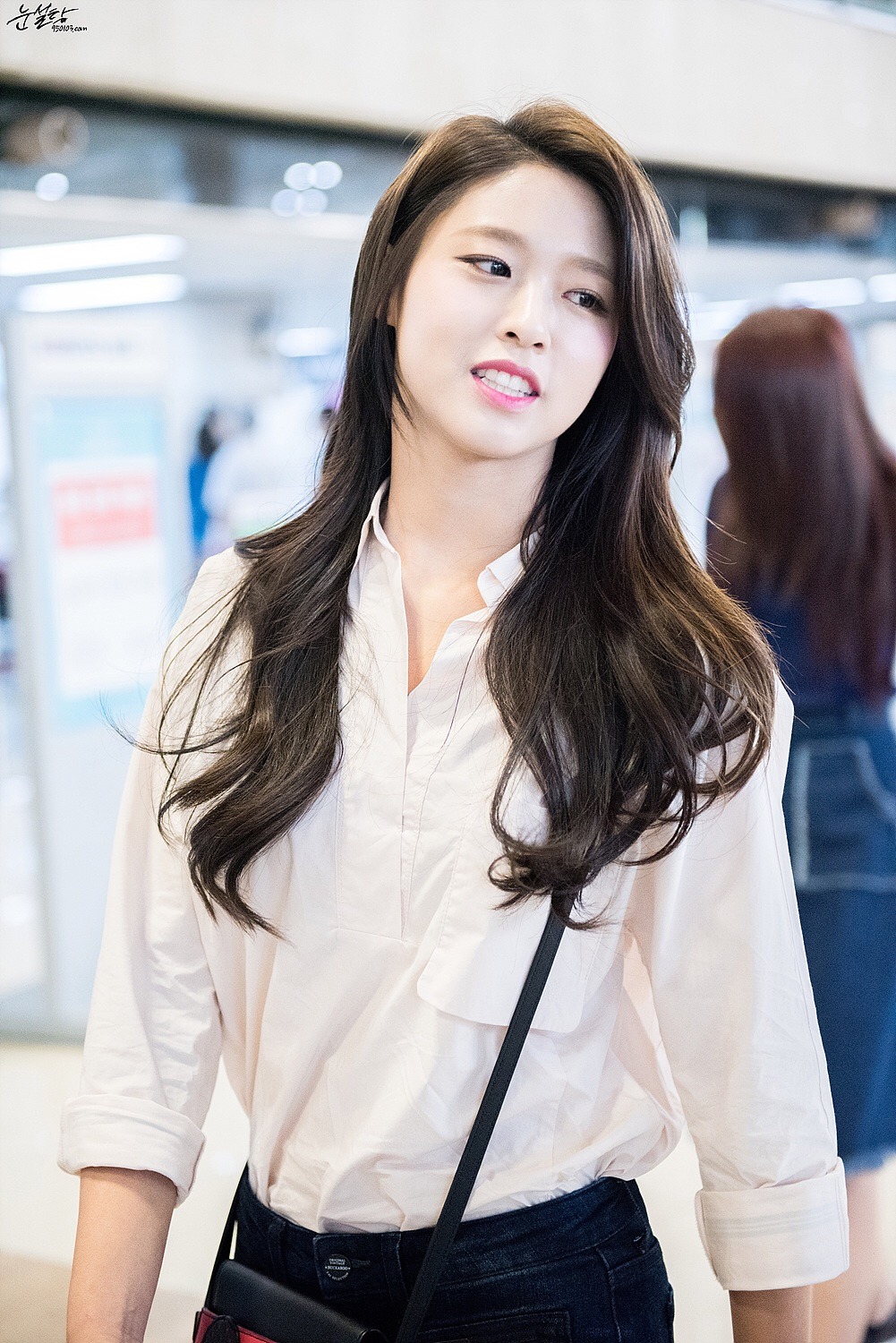 보기 싫어도 그냥 보이는 여자 | 인스티즈