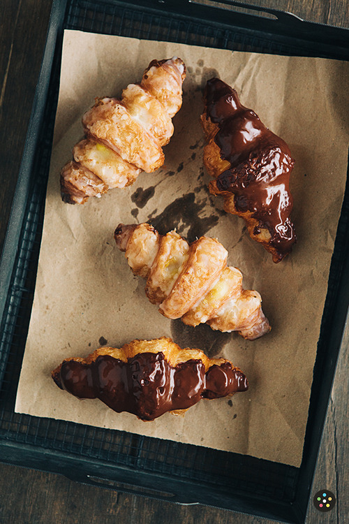 Croissant (크로와상) + Pain au Chocolat (뺑오쇼콜라) | 인스티즈