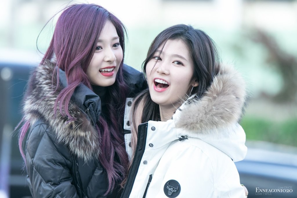 [트와이스] 쯔위와 사나 차이.gif | 인스티즈