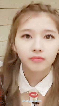 다소 레전드인 사나 .gif | 인스티즈