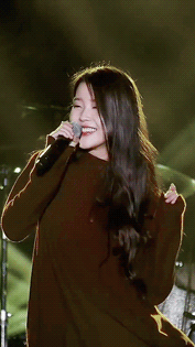 아이유 씰룩씰룩.gif | 인스티즈