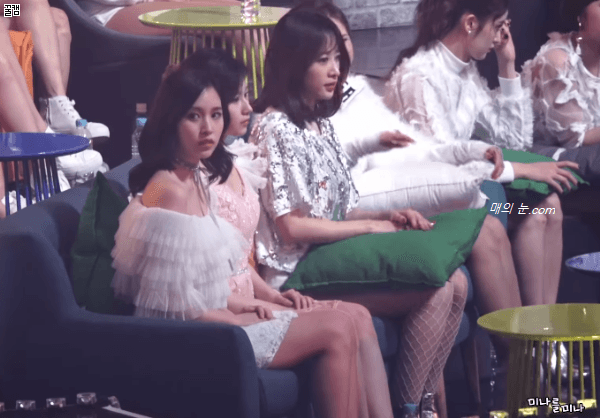 트와이스 미나, 사나 챙겨주는 EXID 하니.gif | 인스티즈
