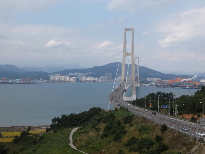 세계에서 가장 높은 콘크리트주탑 현수교 | 인스티즈