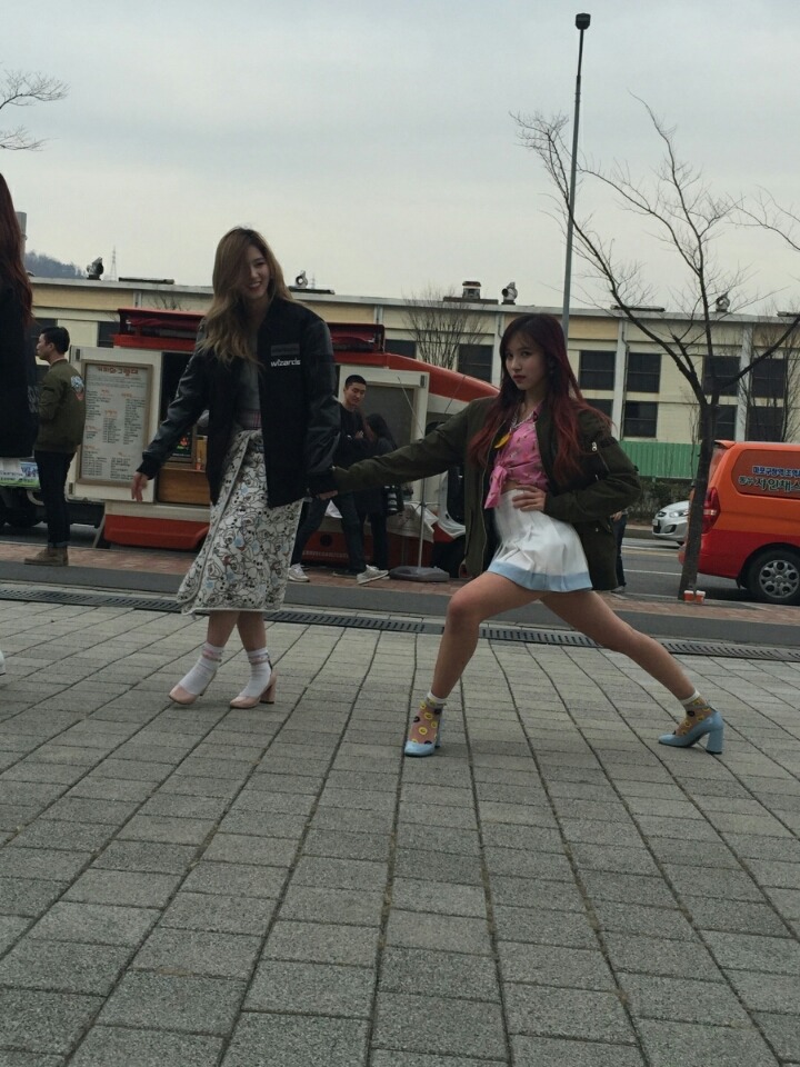 오늘자 트와이스 하이포즈.jpg | 인스티즈