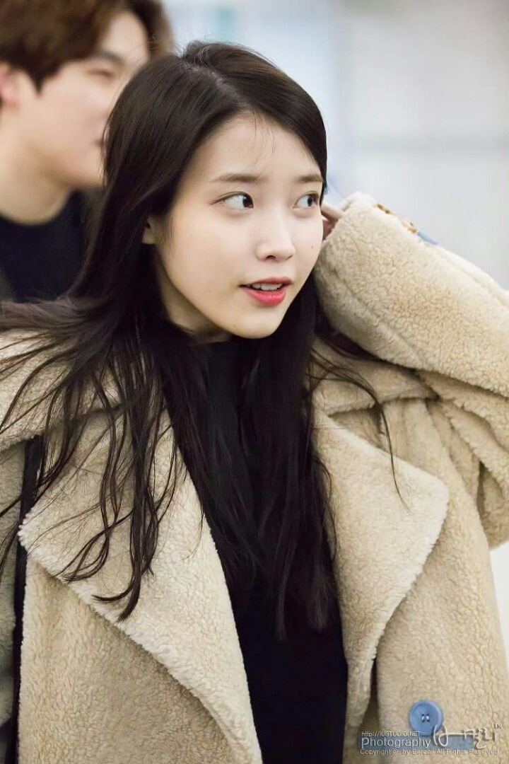 출국하는 아이유 | 인스티즈