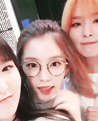 안경 쓴 아이린.gif | 인스티즈