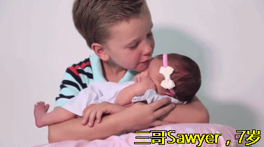갓 태어난 여동생과 여섯 오빠들.gif | 인스티즈