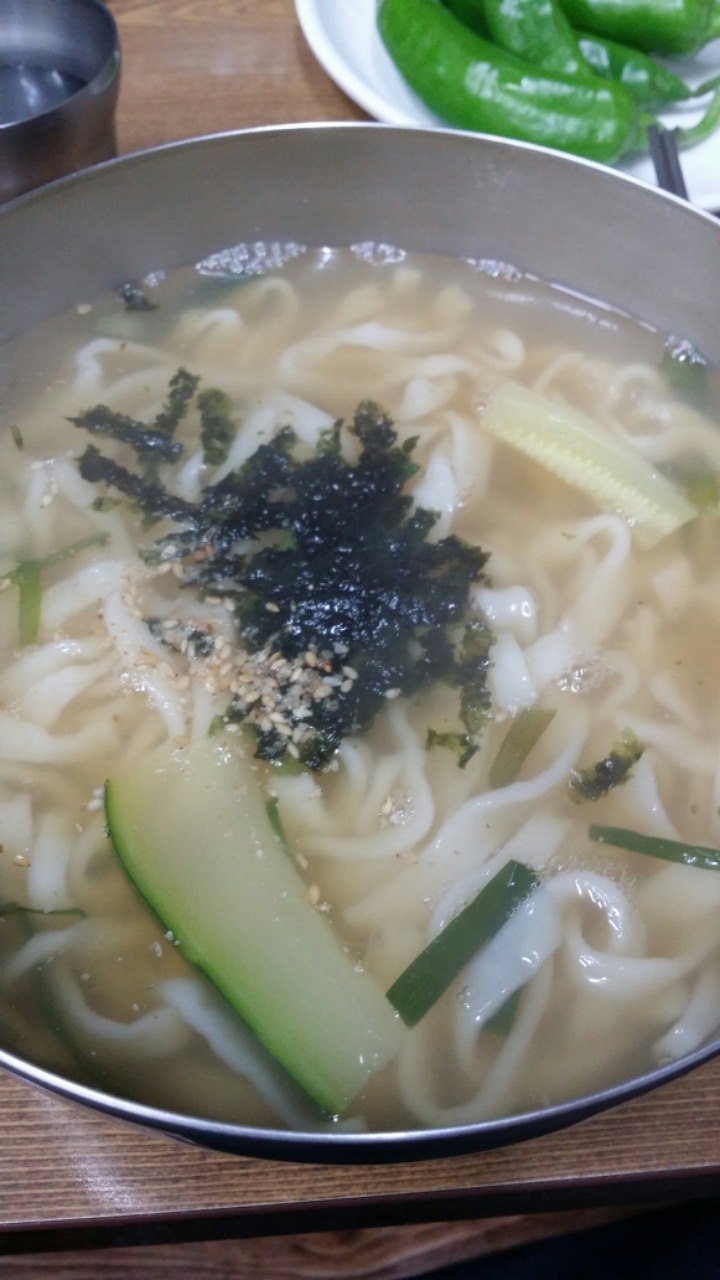 전통손칼국수 이미지