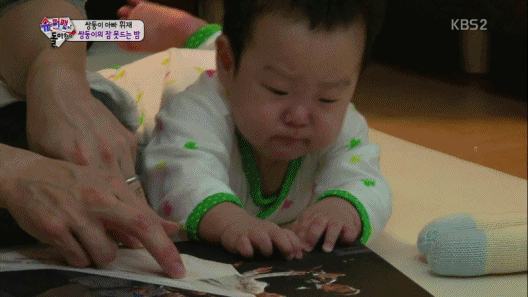 엄마사진에 반응하는 서언이 서준이 | 인스티즈