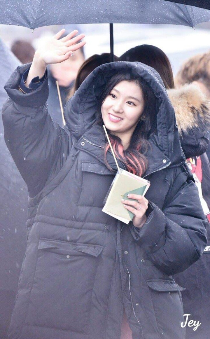 오늘자 사나 나연 | 인스티즈