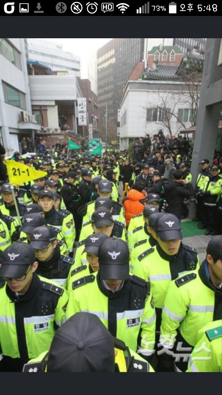 조계사에 공권력 투입하는 2015년 12월 9일.jpg | 인스티즈