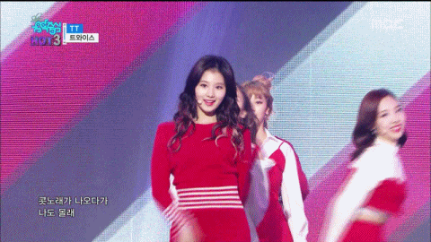[트와이스] 오늘자 빨간옷 사나 | 인스티즈