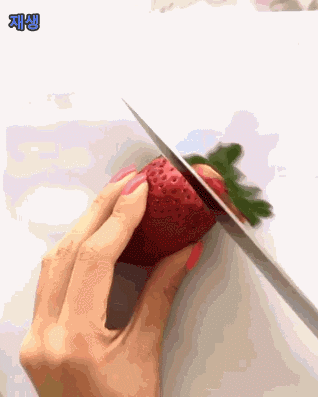 딸기로 꽃 만들기.gif | 인스티즈
