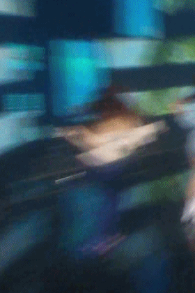 이상한 옷을 입고 나온 손나은.gif | 인스티즈