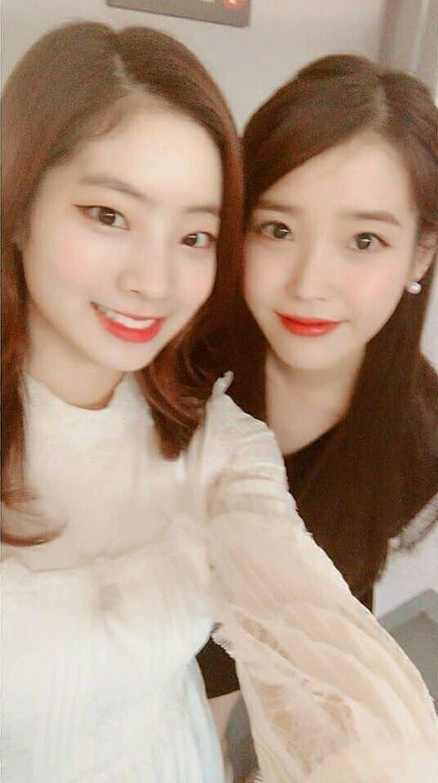 여자가수들과 찍은 아이유 모음.IU | 인스티즈