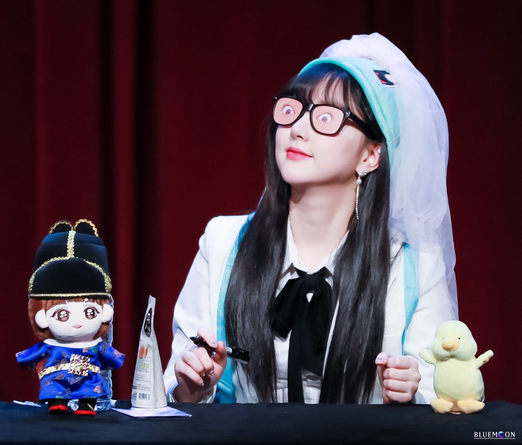[여자친구] 주문한 와칸다 여권 케이스가 도착해서 은하 | 인스티즈