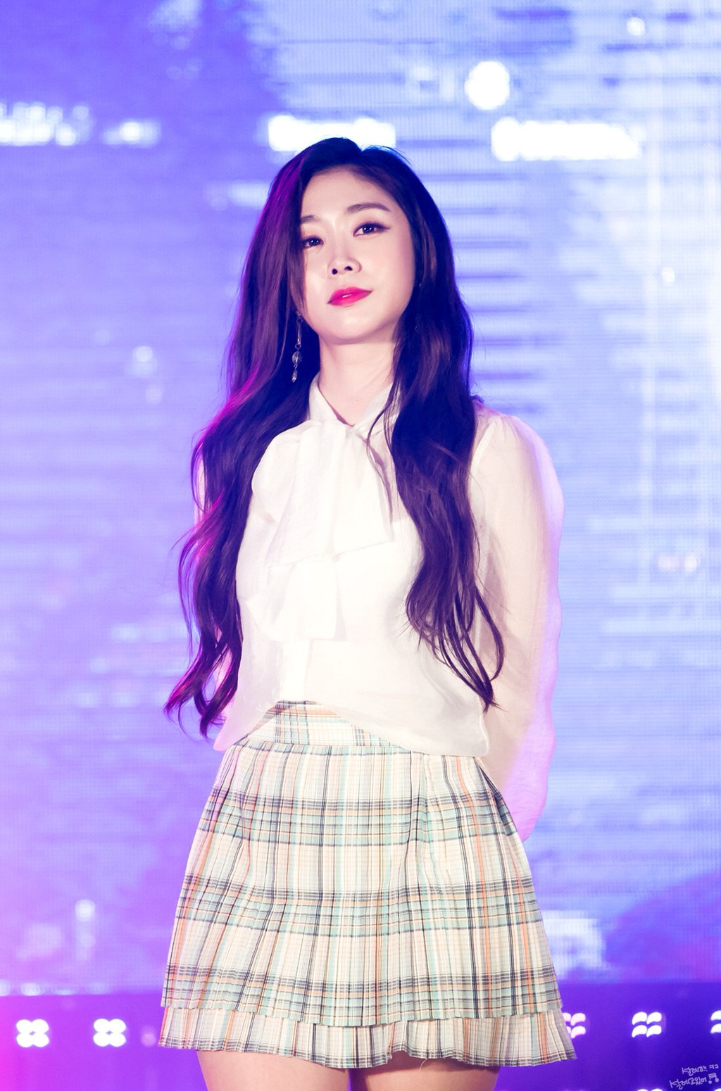 [러블리즈] 근로자의 날이라 그런지 평소 보다 일이 더 많아진 기분이라서 지수 | 인스티즈