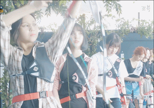 양궁연습하는 여자친구 엄지 은하 예린.gif | 인스티즈