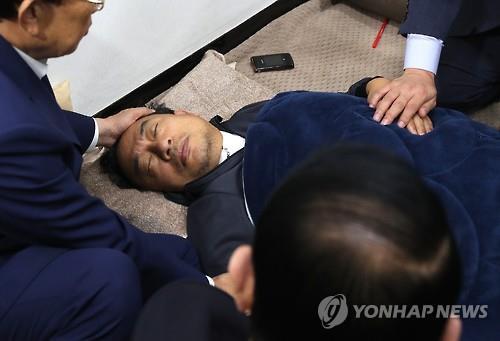 이정현이 단식을 급 중단한 이유(단식하려는 국회의원들 보세요) | 인스티즈