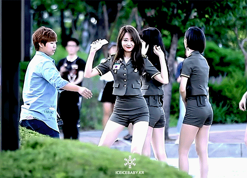 나인뮤지스 경리 팬서비스.GIF | 인스티즈