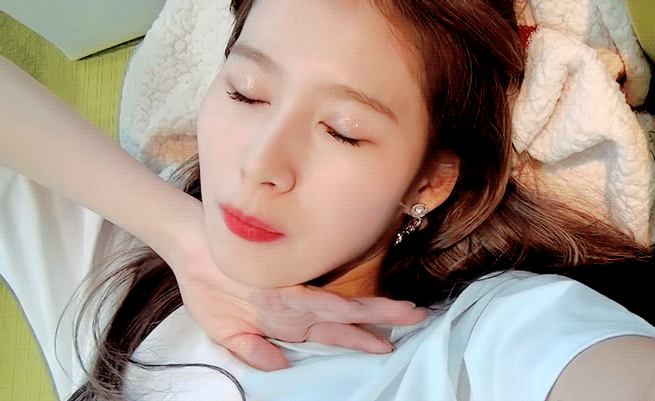 눕방하는 사나.gif | 인스티즈