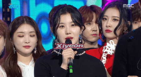 카메라 원샷을 위해 비켜주는 연예인들.gif | 인스티즈