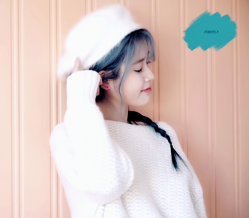 2020시즌그리팅 촬영하는 아이유.gif | 인스티즈
