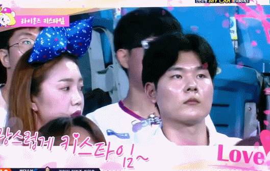 저돌적인 여자의 키스.gif | 인스티즈