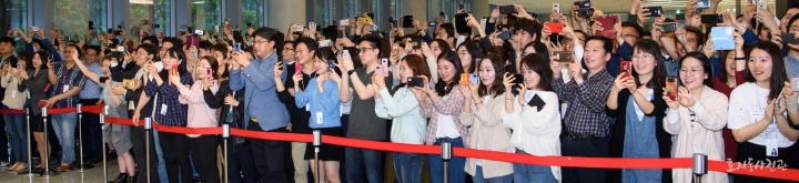오늘자 문재인 대통령 | 인스티즈