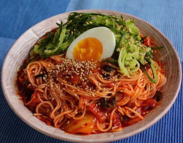 비빔국수 vs 쫄면 | 인스티즈